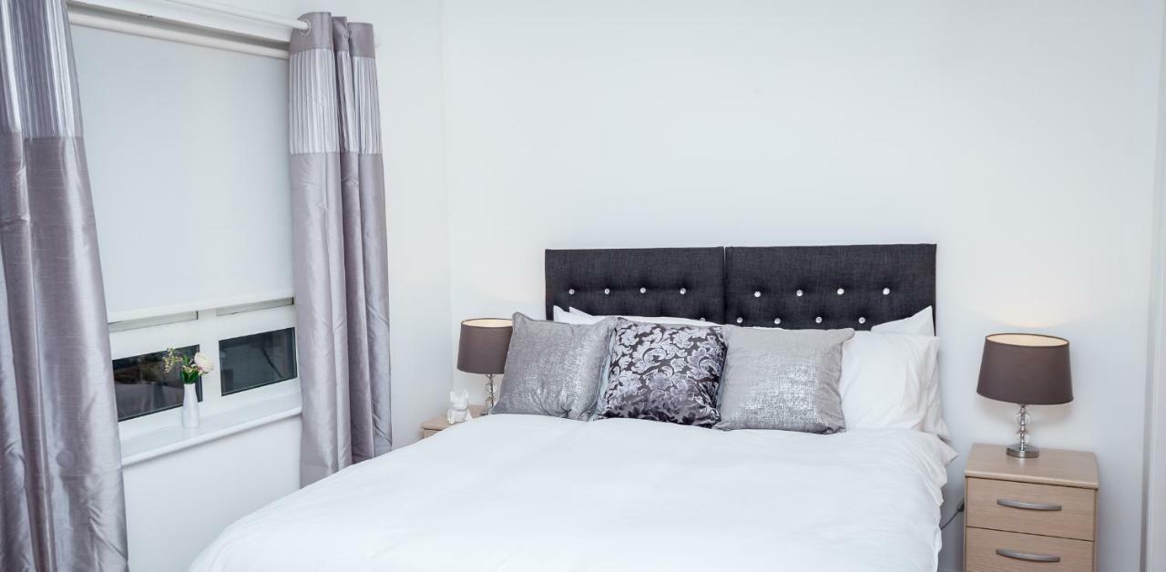 Luxuriant Apartments Northampton Bagian luar foto