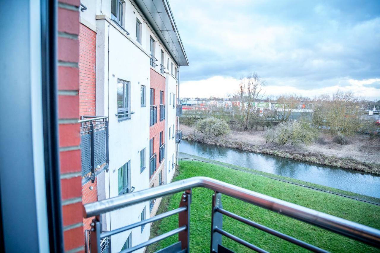 Luxuriant Apartments Northampton Bagian luar foto